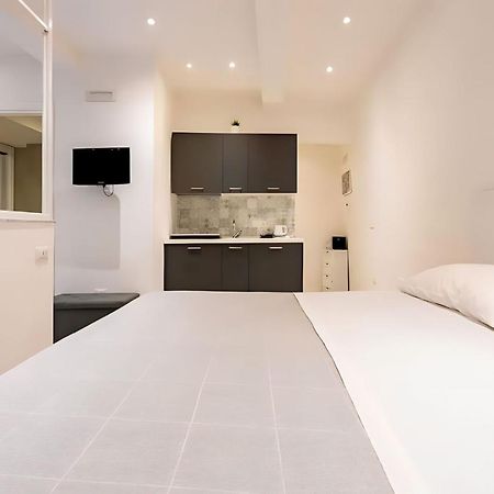 Casa Vacanze Santa Teresella 40 نابولي المظهر الخارجي الصورة