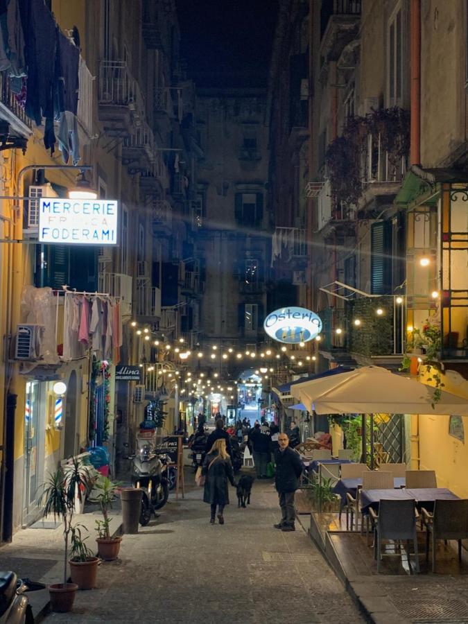 Casa Vacanze Santa Teresella 40 نابولي المظهر الخارجي الصورة