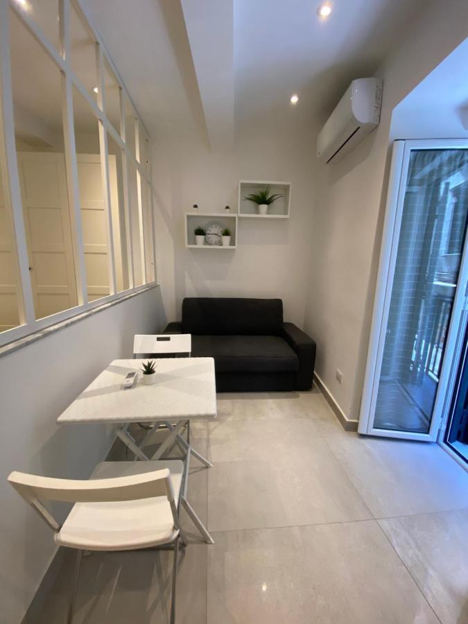 Casa Vacanze Santa Teresella 40 نابولي المظهر الخارجي الصورة