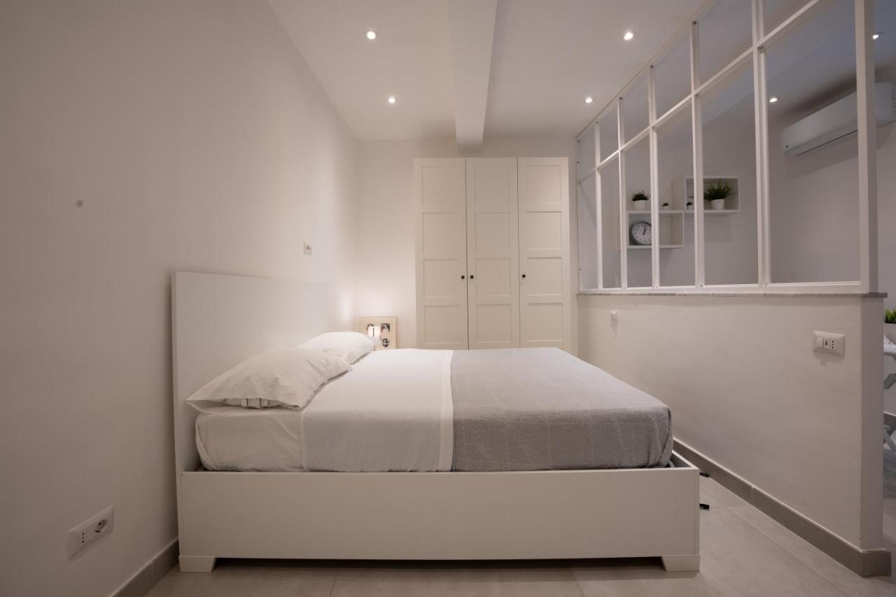Casa Vacanze Santa Teresella 40 نابولي المظهر الخارجي الصورة