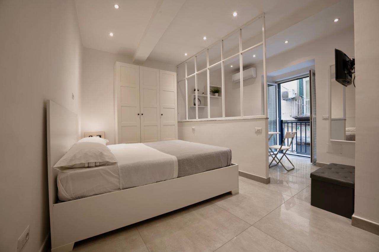 Casa Vacanze Santa Teresella 40 نابولي المظهر الخارجي الصورة